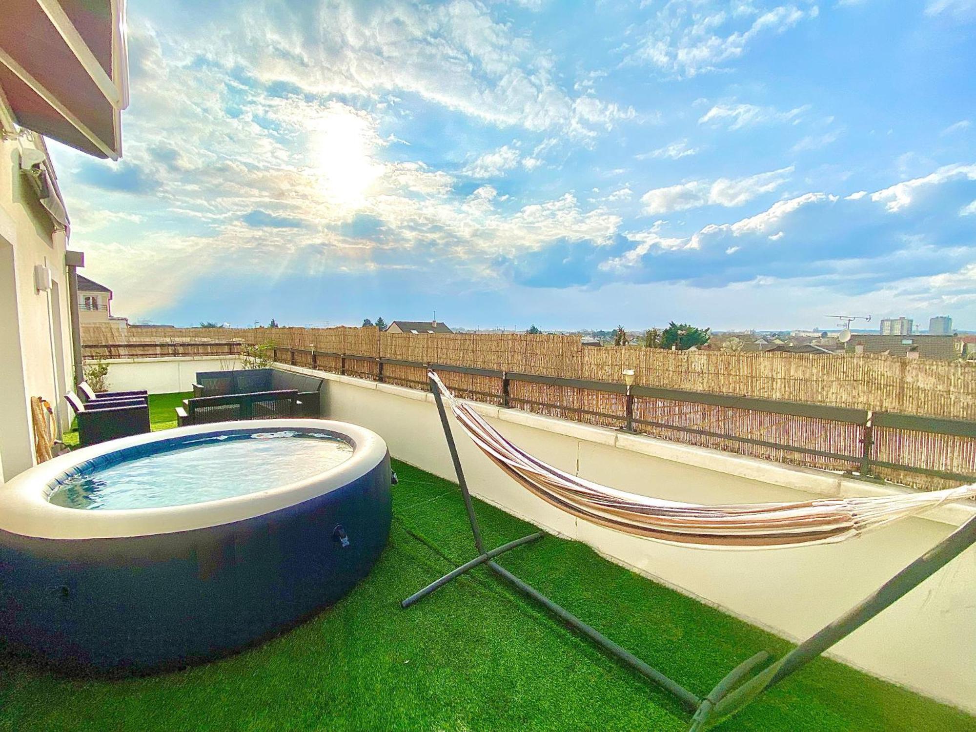 Apartament Le Prestige Terrasse-Cocon Familial Cosy, Billard & Jacuzzi Avec Vue Sur Paris Le Blanc-Mesnil Zewnętrze zdjęcie